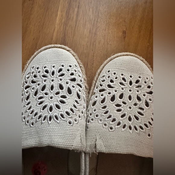 London Fog Beige Laser-Cut Canvas Espadrille Slip-Ons - Picture 5 of 5